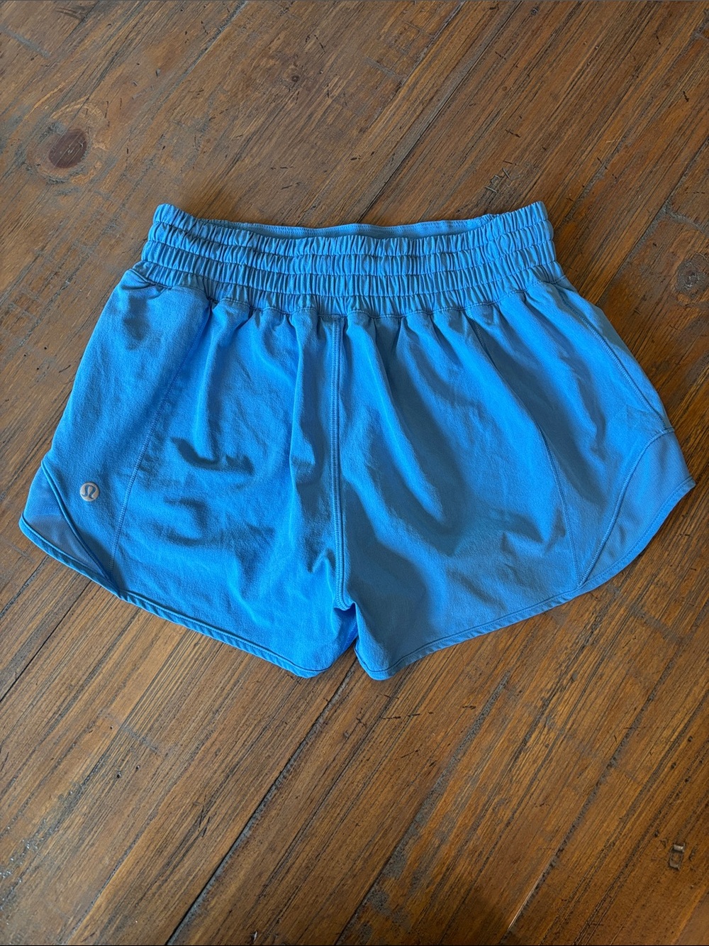 Lululemon size 4 high rise Cornflower Blue 2.5” inseam Hotty Hot shorts - Picture 6 of 16